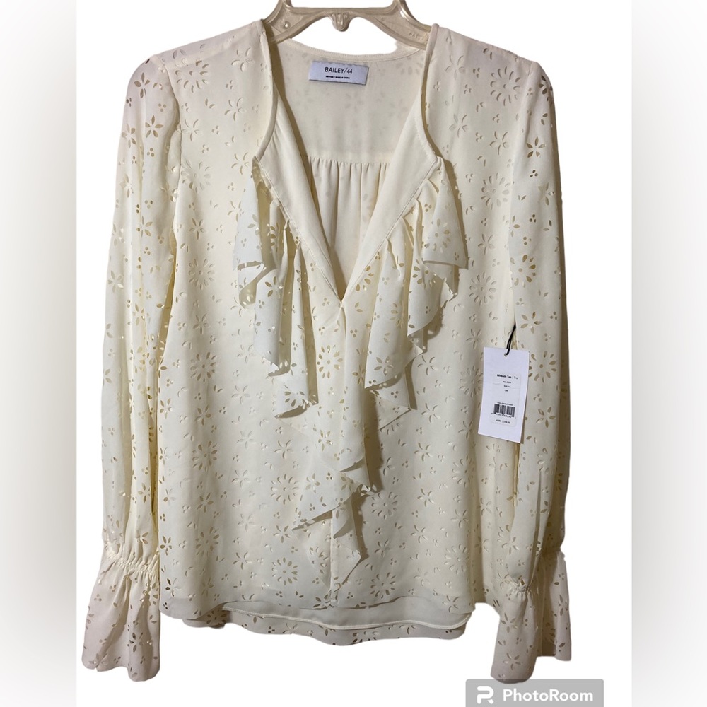 Bailey 44 Miranda Top Crème Fraiche  Size Medium NWT